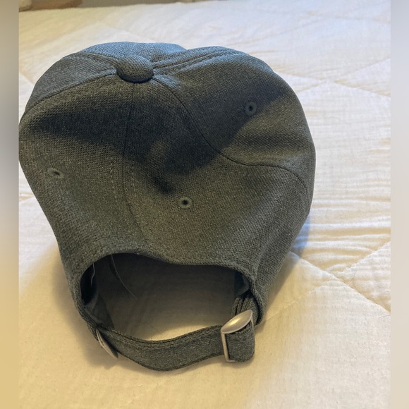 Women’s Under Armour Hat - Picture 3 of 3
